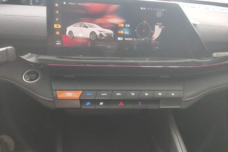 Used CHANGAN UNI-V 2025 1.5T 500Bar High-Energy Version
