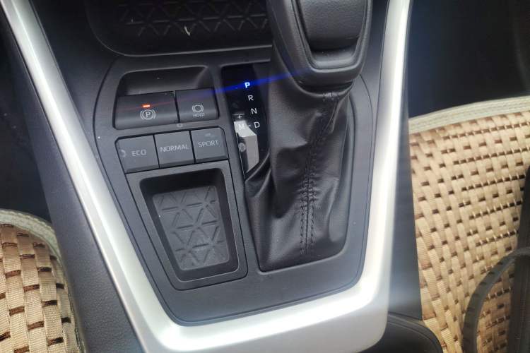 Used Toyota Wildlander 2024 2.0L CVT Two-Wheel Drive Leading Edition Gear Lever