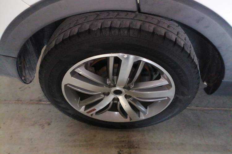 Used Haval H6 2017 Red Label 2.0T Automatic Two-Wheel Drive ZhiShang Model
