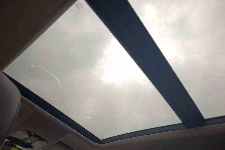 Used GAC Trumpchi GS8 2017 320T Two-Wheel Drive Luxury Smart Connectivity Version (7 Seats) Headliner