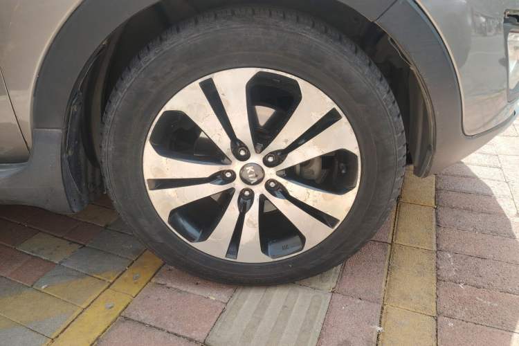 Used Kia Sportage R 2011 2.4L Automatic 4x4 Premium Edition Right Front Wheel Hub