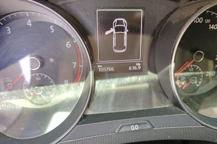 Used Volkswagen Golf Sportsvan 2016 230TSI Automatic Trend Edition Odometer Close Up