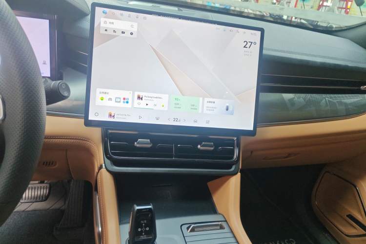 Used Lynk & Co 09 EM-P 2024 2.0TD EM-P Four-Wheel Drive PRO Seven-Seater Audio And AC Panel