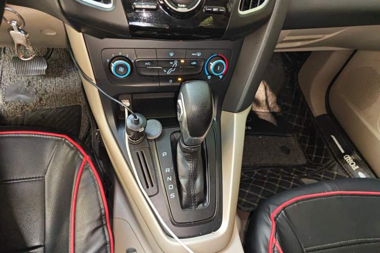 Used Ford Focus 2018 Sedan Classic 1.6L Automatic Comfort Plus Smart Drive Version Gear Lever