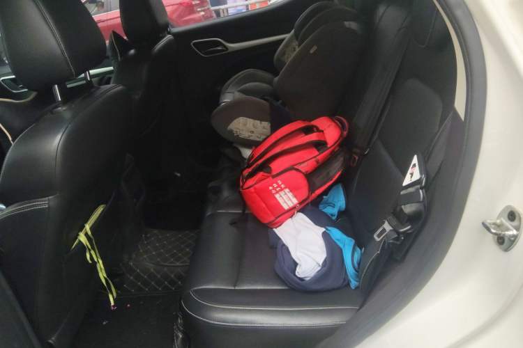 Used MG ZS 2017 1.5L Automatic Luxury Edition Interior 4