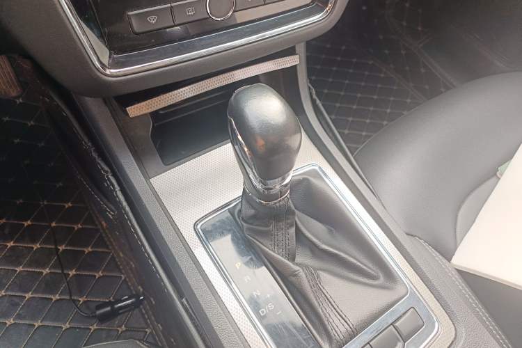 Used Roewe i6 2020 PLUS 1.6L CVT 4G Connected Glory Flagship Edition