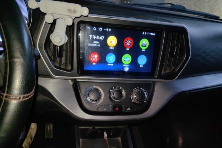 Used CHANGAN KAICHENG Ruixing M60 2023 1.6L CNG Comfort-Grade 6-Seater Passenger Vehicle Audio And AC Panel