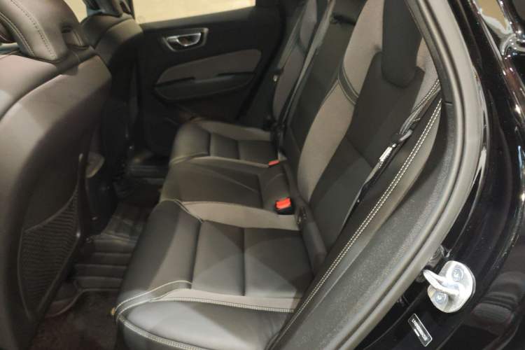 Used Volvo XC60 New Energy 2024 T8 Plug-in Hybrid Long-Range All-Wheel Drive Zhiyuan Polar Night Edition
