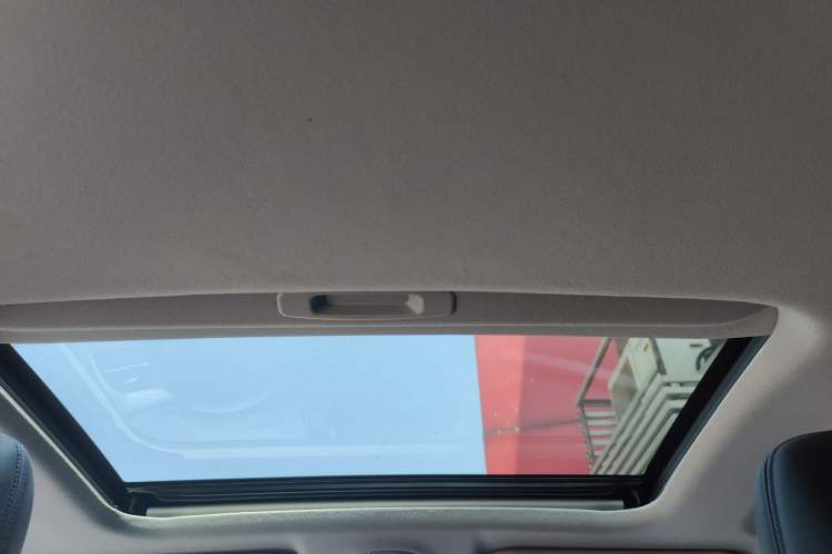 Used Toyota IZOA 2021 Dual-Motor 2.0L Yichi Edition Headliner