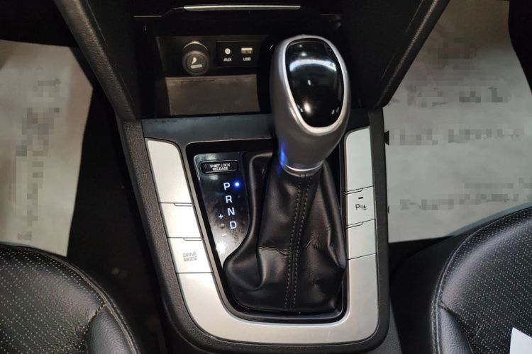 Used Hyundai Elantra (6th Generation / Lingdong) 2016 1.6L Automatic ZhiXuan · Luxury Version Gear Lever