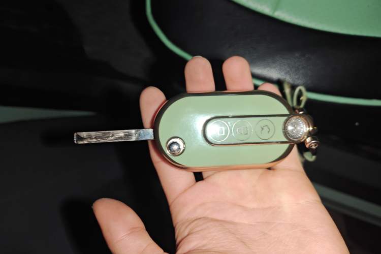 Used Wuling Hongguang MINIEV 2022 Macaron Premium Model – Lithium Ternary Battery Vehicle Key