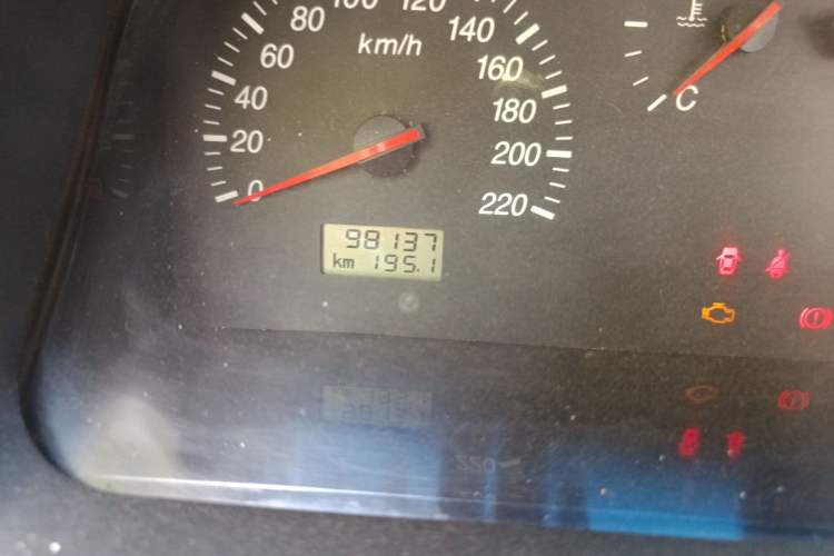 Used Jinbei Grace 2015 2.0L Classic Edition Standard Model Short Wheelbase 7 Seats Odometer Close Up