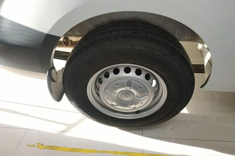 Used Ford Transit 2019 2.0T Diesel Multi-Purpose Commercial Vehicle Mid-Drive Mid-Roof 6-Seater China VI Standard