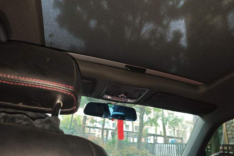 Used Volkswagen Beetle 2015 180TSI model
