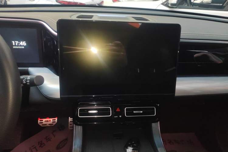 Used GAC Trumpchi GS8 2022 Linghang Series 2.0 TGDI Two-Wheel-Drive Luxury Smart Connectivity Version (7 Seats) Audio And AC Panel