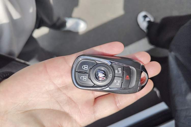 Used Buick GL8 2022 ES Landtrek 653T Luxury Edition