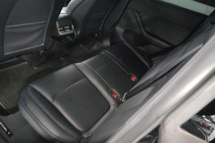 Used Tesla Model Y 2023 Rear-Wheel-Drive Version
