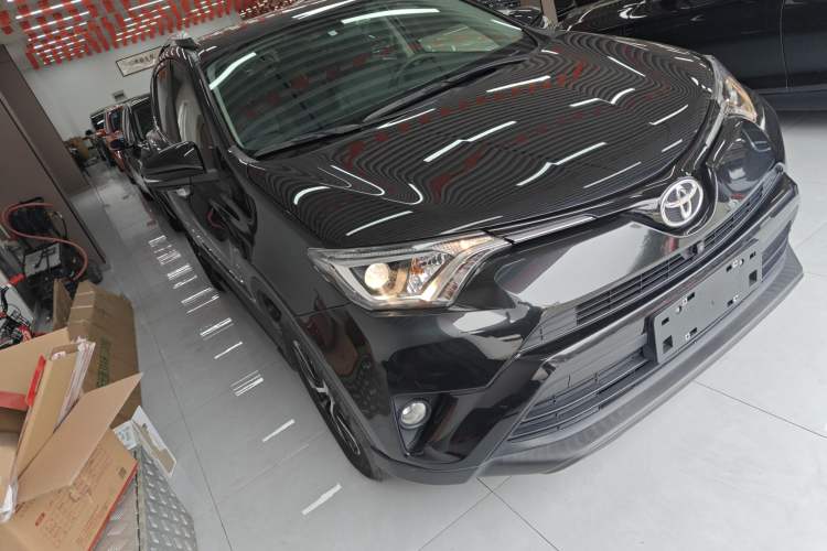 Used Toyota RAV4 2016 2.0L CVT Two-Wheel Drive Fashion Edition China V Standard
