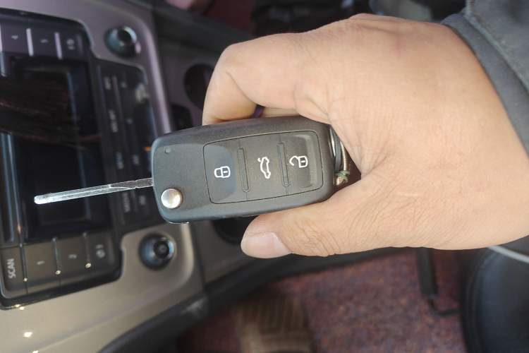 Used Volkswagen Gran Lavida 2013 1.6L Automatic Fashion Model Vehicle Key