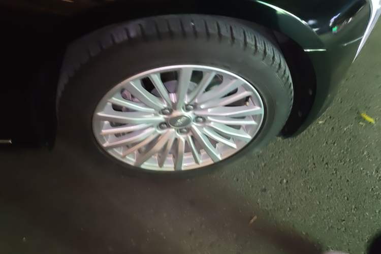 Used Cadillac CT6 2020 28T Fashion Edition Right Front Wheel Hub