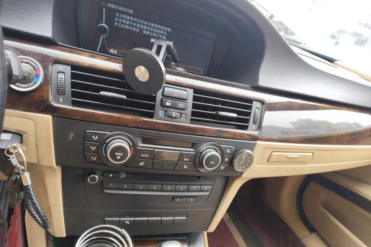 Used BMW 3 Series (Import) 2010 320i Luxury Model
