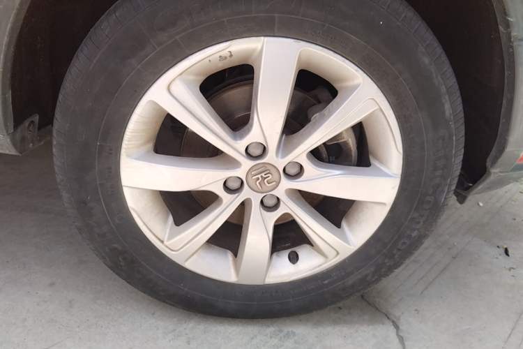 Used BYD Yuan 2017 1.5L Automatic Cool & Stylish Model Right Front Wheel Hub