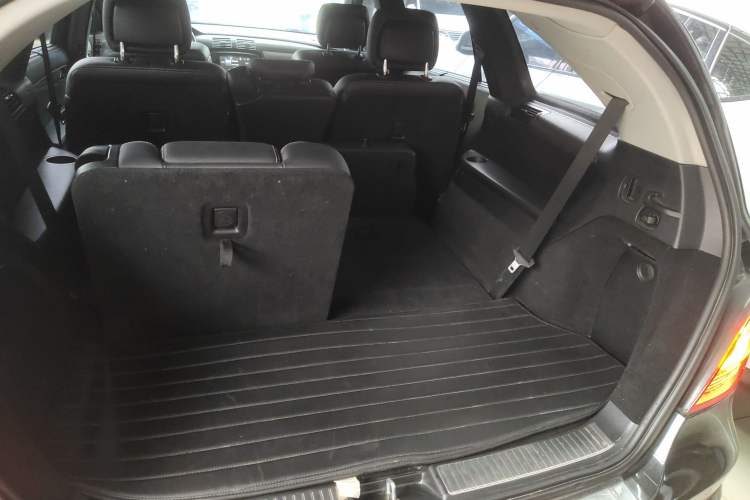 Used Mercedes-Benz R-Class 2014 R 320 4MATIC Business Model Trunk