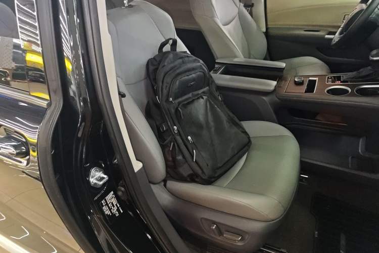 Used Toyota Granvia 2023 2.5L Hybrid Prestige PLUS Edition