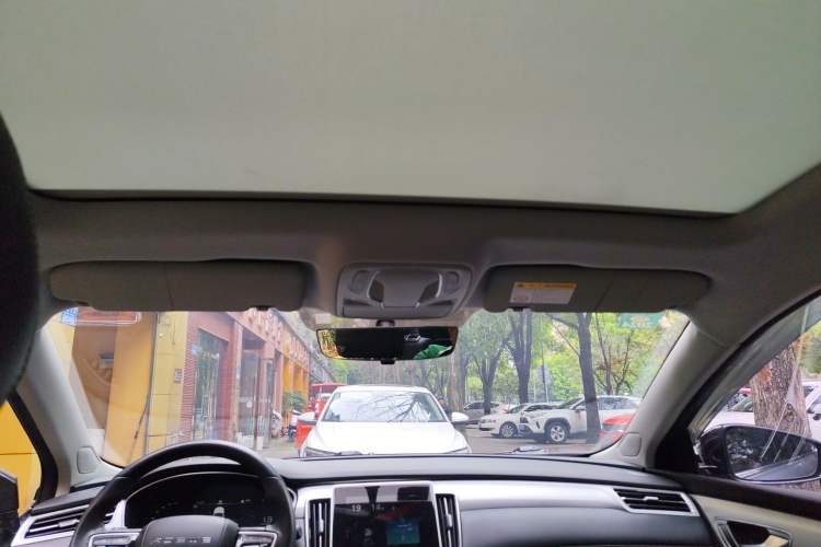 Used Roewe i6 MAX 2020 300TGI Automatic Cool & Stylish Skyroof Edition
