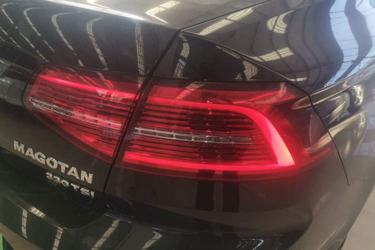 Used Volkswagen Magotan 2018 330TSI DSG Advanced Model
