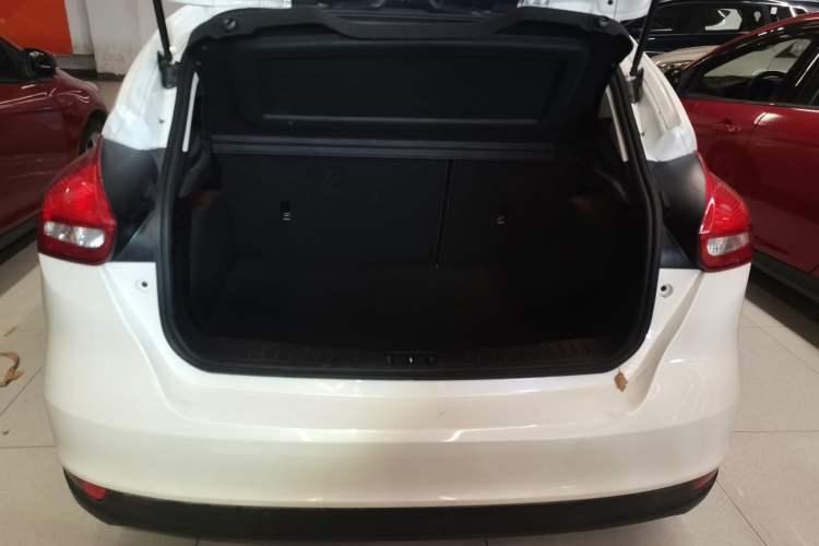 Used Ford Focus 2017 Hatchback 1.6L Automatic Comfort Plus SmartDrive Edition Trunk