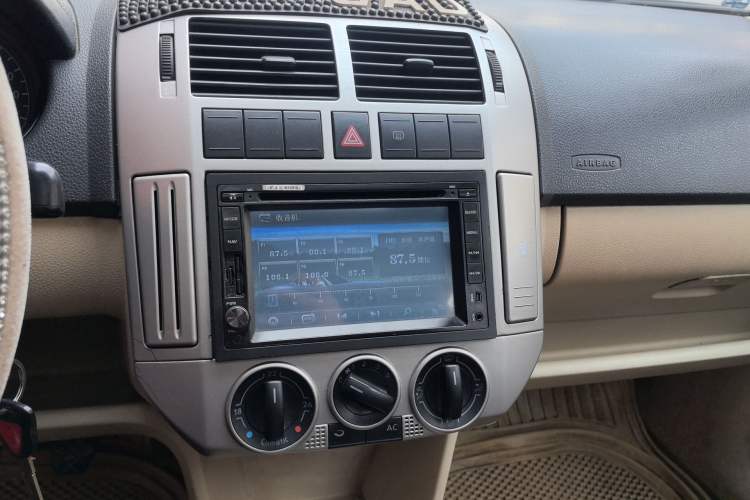 Used Volkswagen Polo 2007 Jingqing 1.4L Manual Fashion Edition
