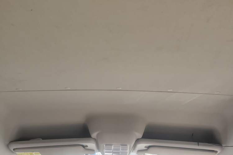 Used SAIC MAXUS Xintu V80 2019 2.5T Classic Edition 6-Speed Manual – Aoyuntong Short Wheelbase Mid-Height Design 5/6 Seats
