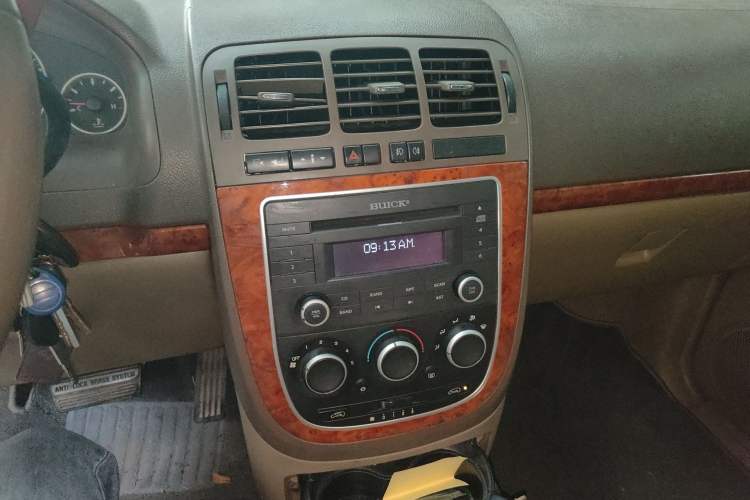 Used Buick GL8 2011 2.4L LT Executive Edition
