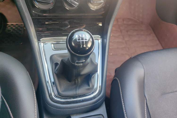 Used Volkswagen Bora 2018 1.5L Manual Comfort Model Gear Lever