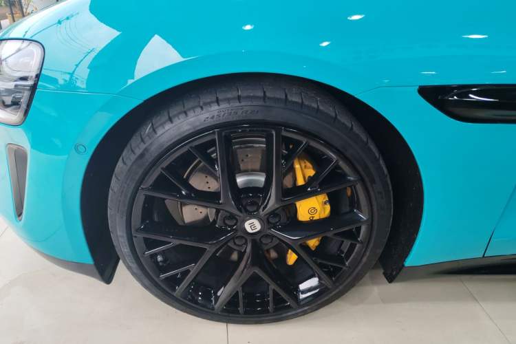 Used Xiaomi Auto SU7 2024 Four-Wheel Drive Ultra-Long Range Advanced Intelligent Driving Max Edition Left Front Wheel Hub