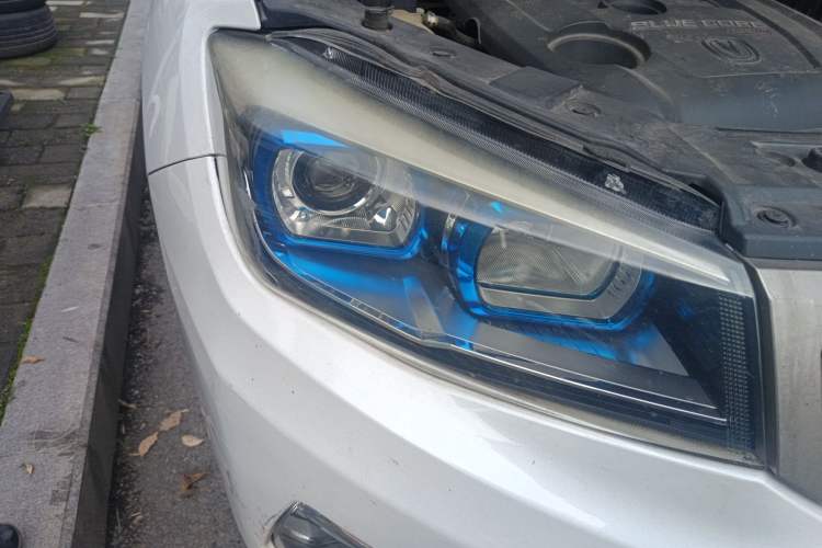 Used CHANGAN CS75 2017 Shangkui Edition 1.5T Automatic Fengyue Model Right Front Headlight