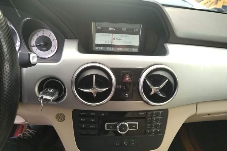 Used Mercedes-Benz GLK-Class 2015 GLK 260 4MATIC Dynamic Edition Ultimate Version Audio And AC Panel