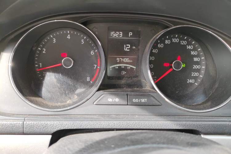 Used Volkswagen Lavida 2015 230TSI DSG Comfort Edition Odometer Close Up