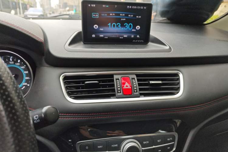 Used Haval H1 2016 Revised Version Blue Badge 1.5L AMT Luxury Edition
