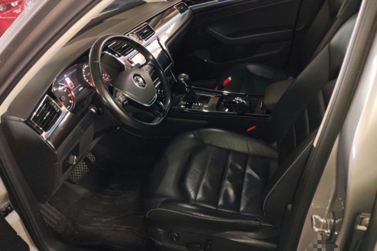 Used Volkswagen Phideon 2018 Revised Version 380TSI Two-Wheel Drive Business Edition Left Front Seat