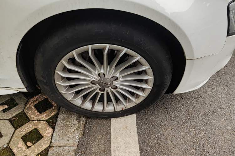 Used Audi A4L 2015 35 TFSI Automatic Comfort Model Right Front Wheel Hub