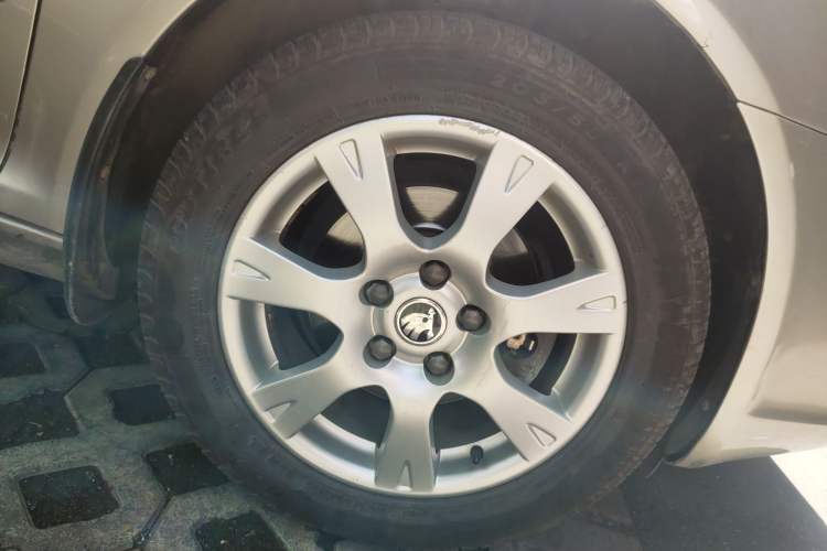 Used Skoda Octavia 2014 1.6L Manual Eado Edition Right Front Wheel Hub