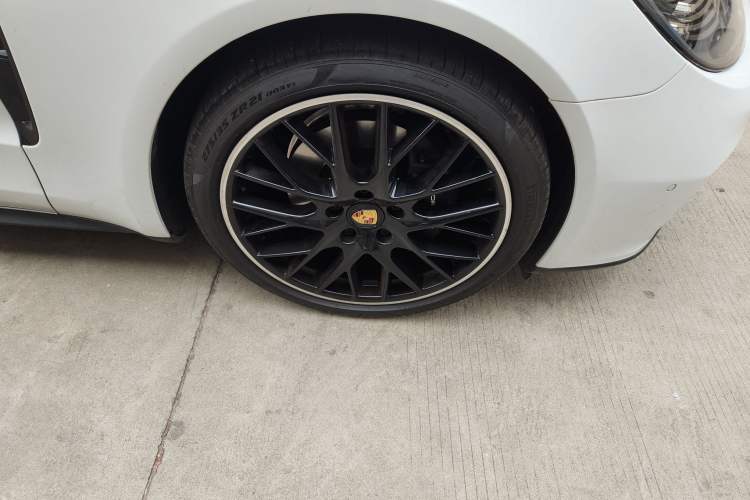 Used Porsche Panamera 2023 Panamera Executive Long Wheelbase 2.9T Right Front Wheel Hub