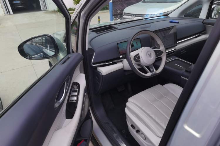 Used VOYAH Dream 2025 PHEV Four-Wheel-Drive Flagship Version – Qiankun Edition Driver Seat