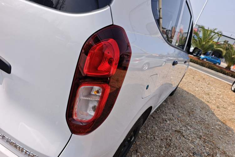 Used Wuling Hongguang New Energy 2025 Extended-Range Hybrid 50 km Standard Version Right Rear Taillight