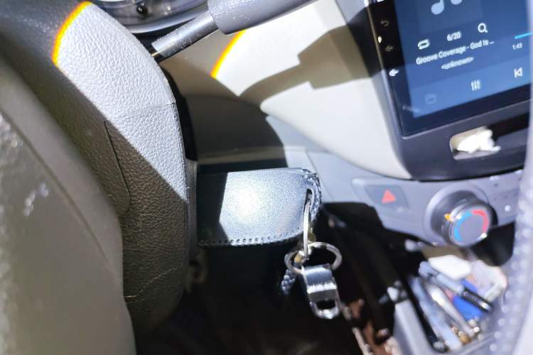 Used Chevrolet Sail 2015 Sail 3 1.5L AMT Happiness Sunroof Edition
