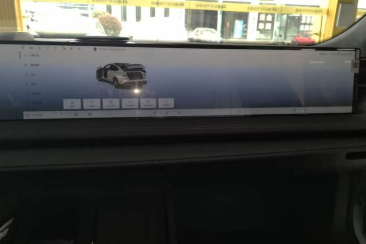 Used Geely Galaxy E8 2025 620 km All-Wheel Drive Starship LiDAR-Enabled Intelligent Driving Version Audio And AC Panel