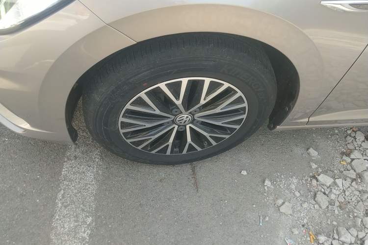 Used Volkswagen Sagitar 2020 280TSI DSG Comfort Version China VI Standard Left Front Wheel Hub