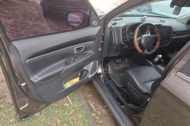 Used Mitsubishi Outlander 2018 2.0L Two-Wheel Drive Glory Edition 5 Seats
